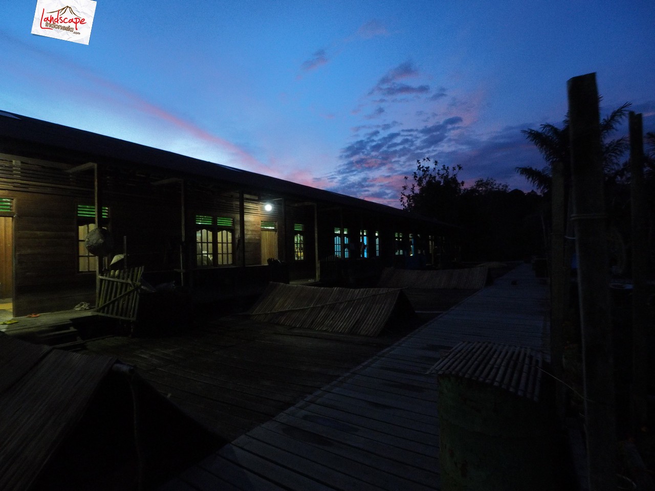 mengabadikan leboyan dari udara