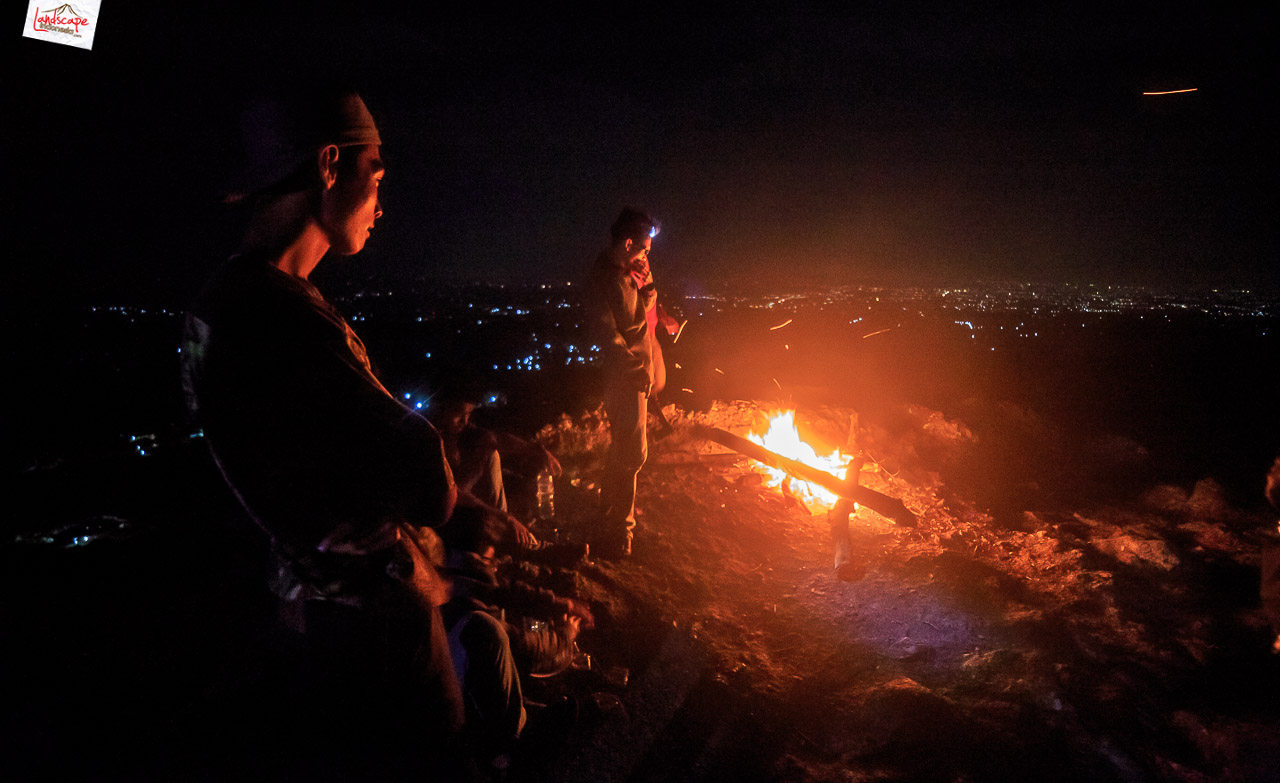 berkumpul dan berbagi cerita