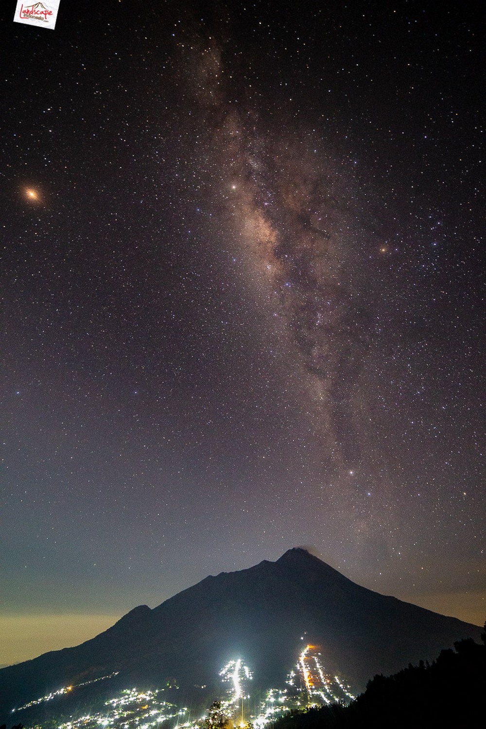 milky way di atas gunung merapi