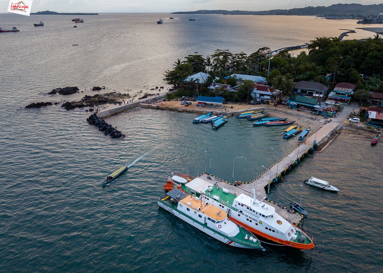 menerbangkan drone di papua