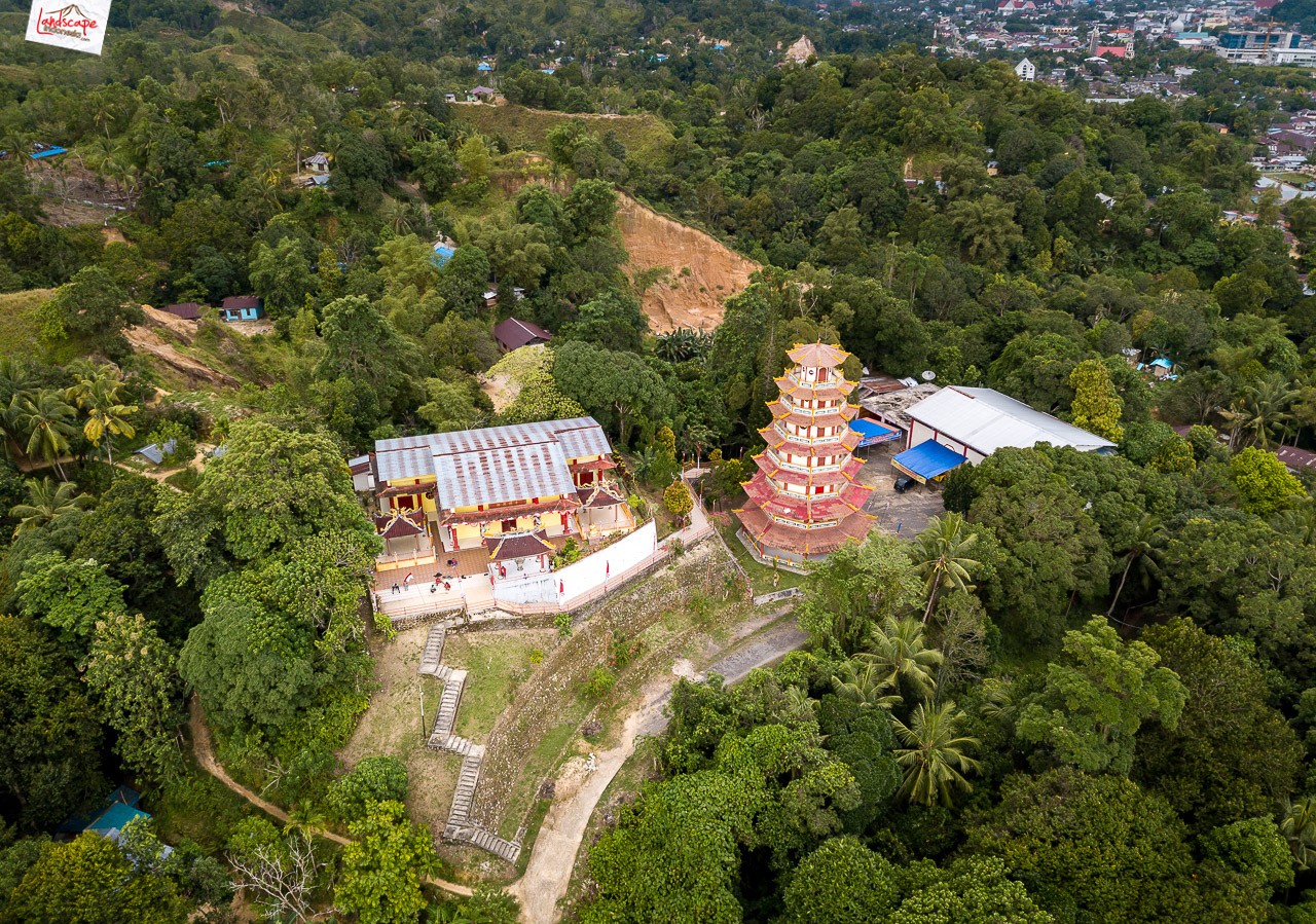 menerbangkan drone di papua