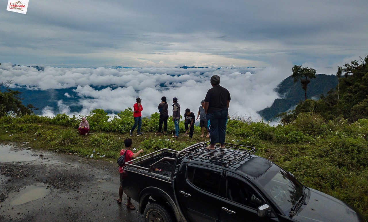 menerbangkan drone di papua