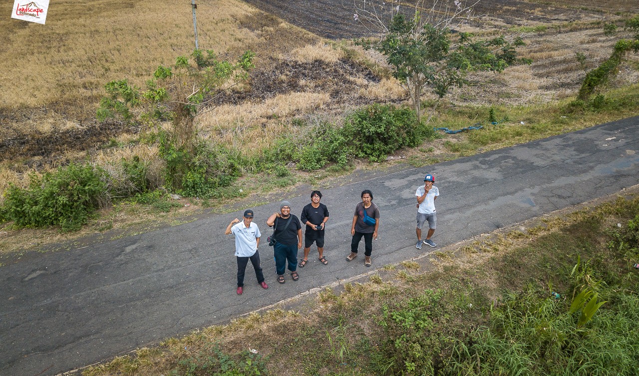 menerbangkan drone di papua