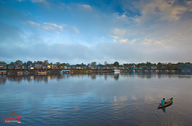 keindahan danau sentarum