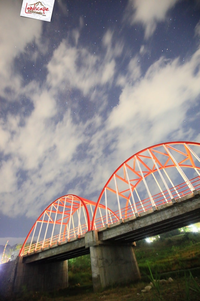 awan menutupi milky way