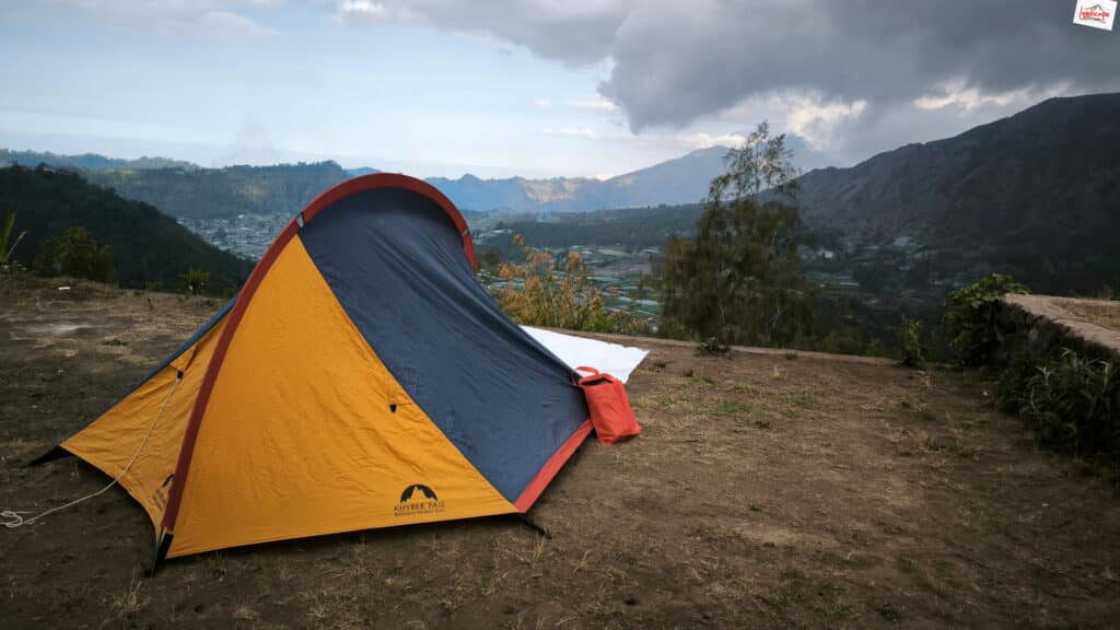 berkemah di tepian pinggan
